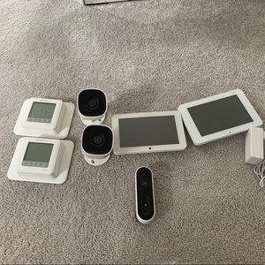2 home security cameras, mountable keypads and a door bell camera